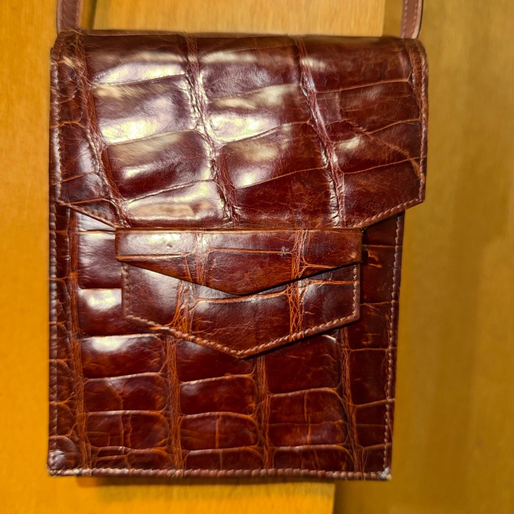 Beautiful Leather Crossbody by Titti Dell'Acqua
Handmade in Italy by Maxima